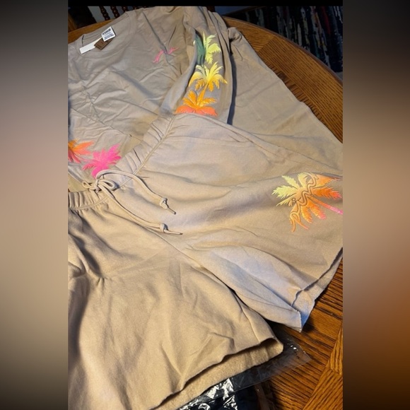 Vs PINK dad shorts long sleeve campus tee hummus floral logo - Picture 9 of 16